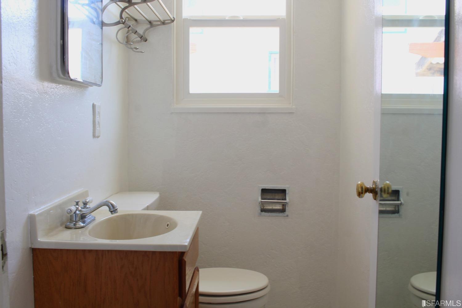 825 East Meadow Avenue Pinole, CA 94564 - Photo 18 of 40