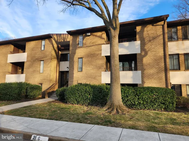 $289,000 | 521 Florida Avenue, Unit 102, Herndon, VA 20170
