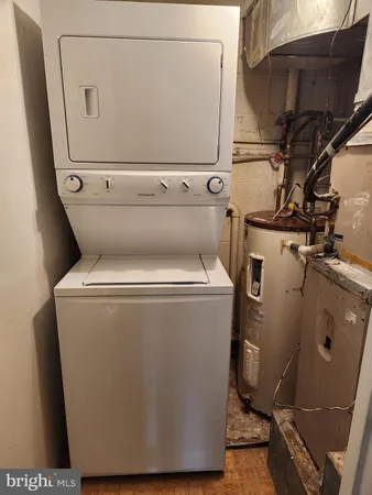 $289,000 | 521 Florida Avenue, Unit 102, Herndon, VA 20170