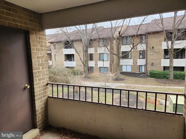 $289,000 | 521 Florida Avenue, Unit 102, Herndon, VA 20170