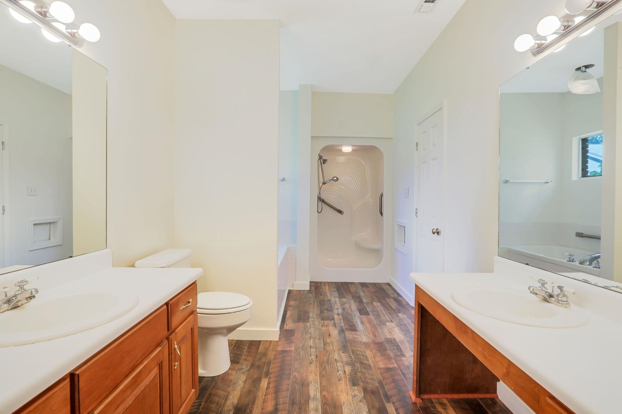 7239 Franklin Road Foley, AL 36535 - Photo 11 of 28 Master Bath