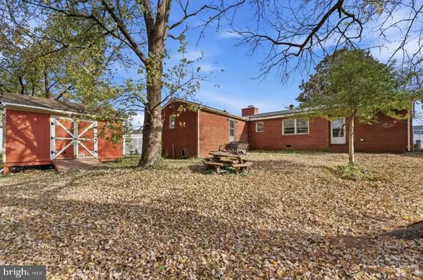 a view of the back yard of the house