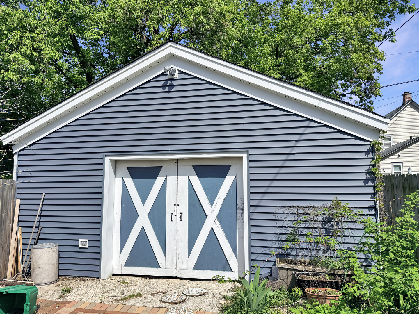 511 Chestnut Street Waukegan, IL 60085 - Photo 15 of 17 a front view of a house with garden