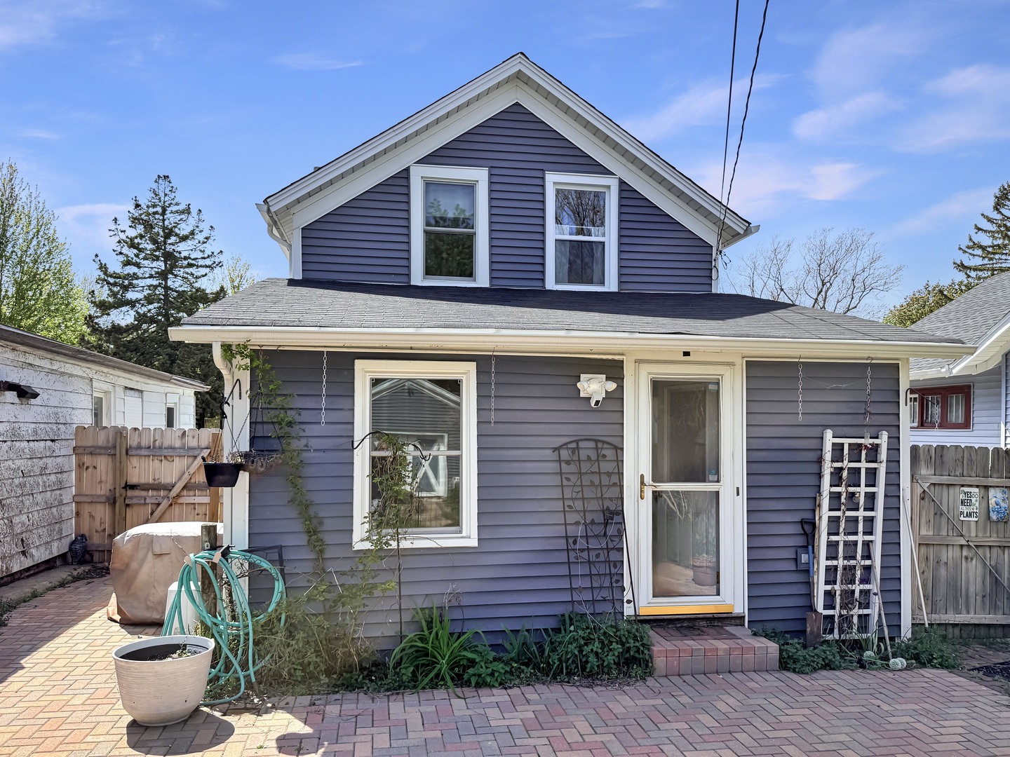 511 Chestnut Street Waukegan, IL 60085 - Photo 17 of 17 a front view of a house with garden
