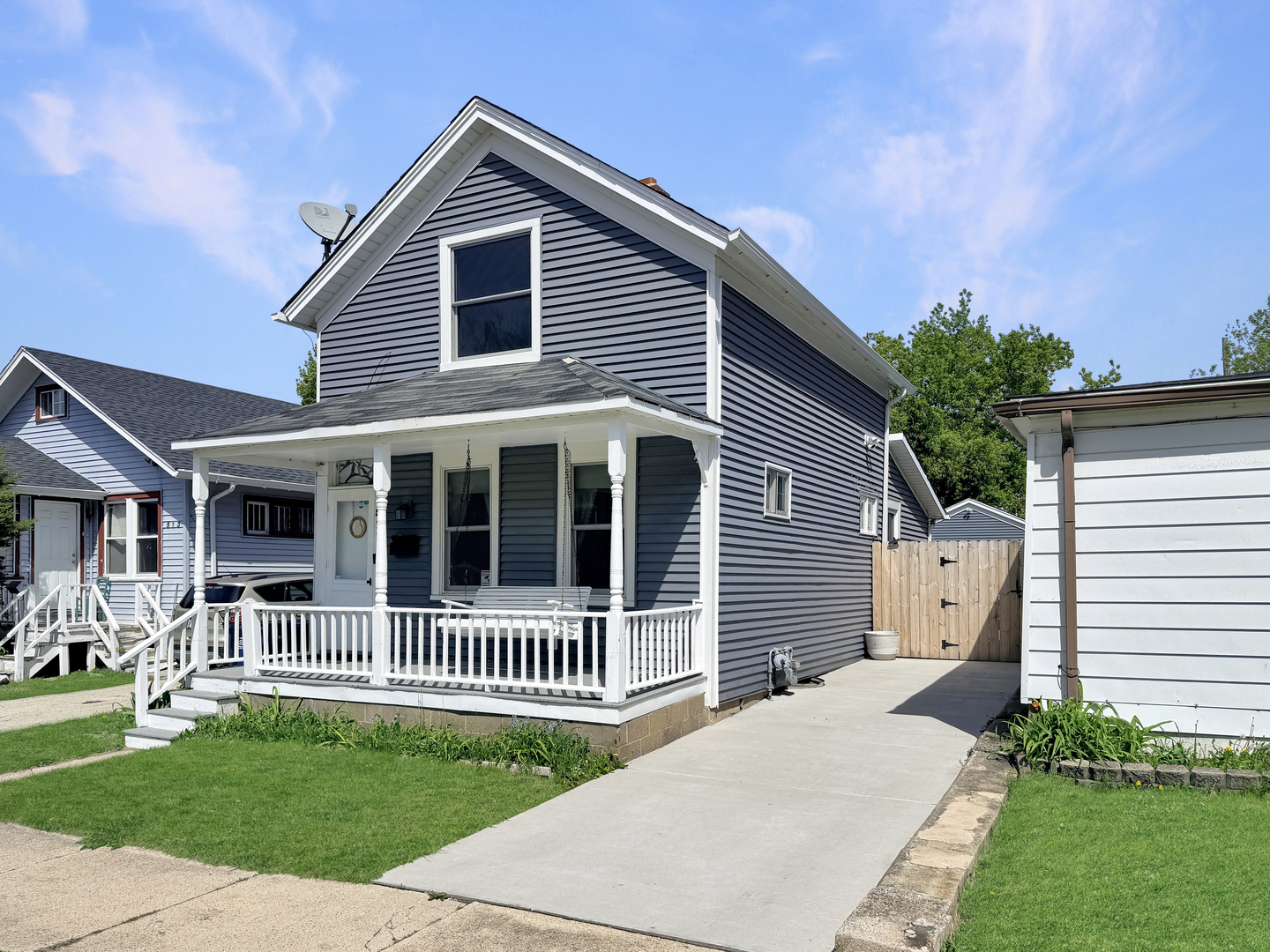 511 Chestnut Street Waukegan, IL 60085 - Photo 2 of 17 a view of a house with a yard