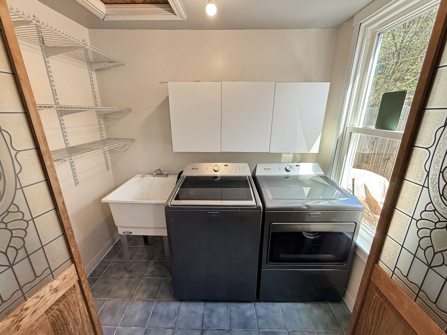 511 Chestnut Street Waukegan, IL 60085 - Photo 9 of 17 a utility room with dryer and washer