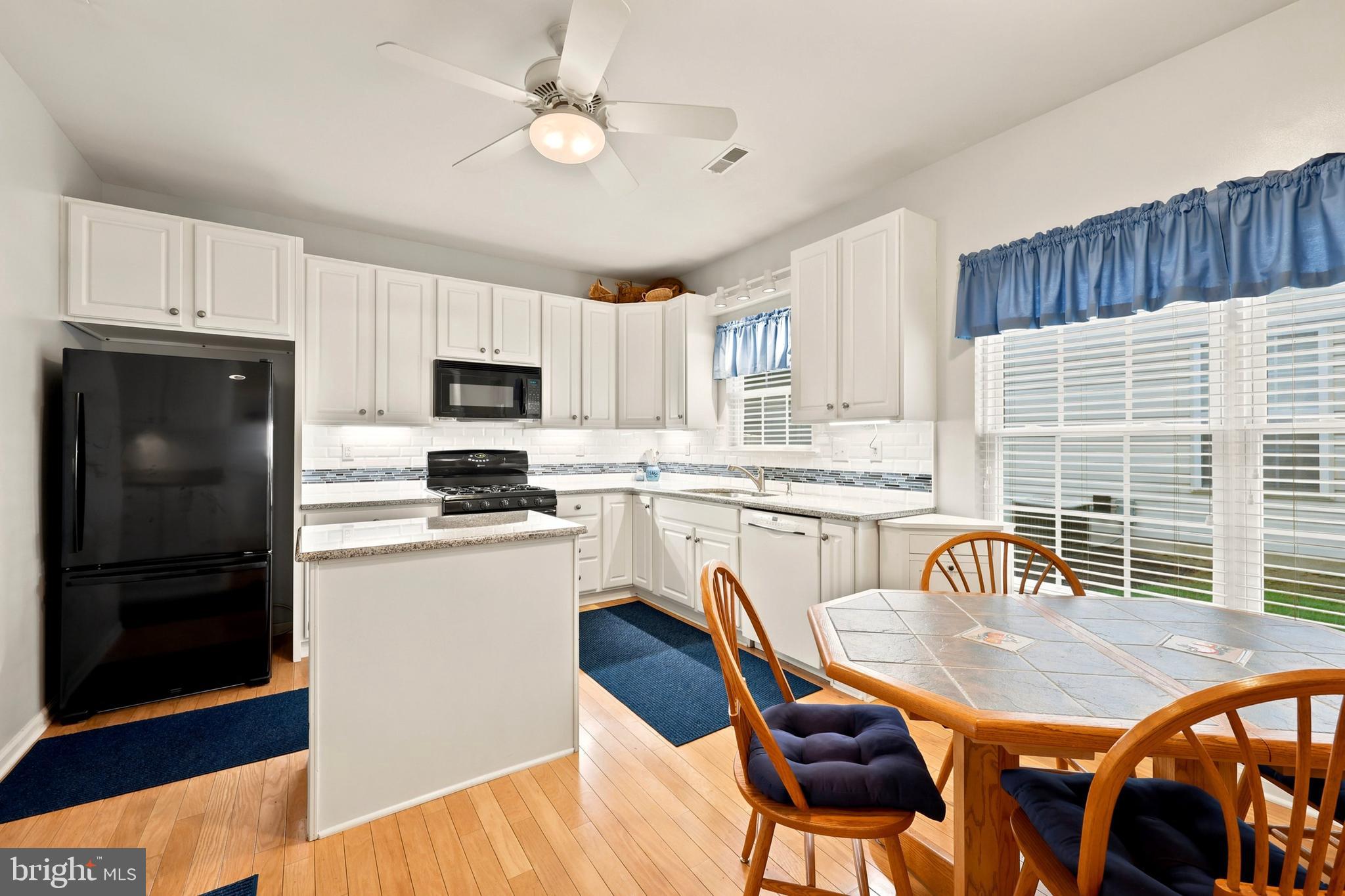 17 Brentwood Road Boothwyn, PA 19061 - Photo 7 of 26 Kitchen