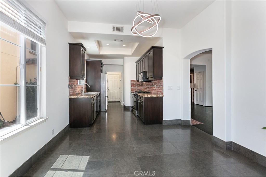 1175 Corte Riviera Camarillo, CA 93010 - Photo 12 of 33 Gallery Image 12
