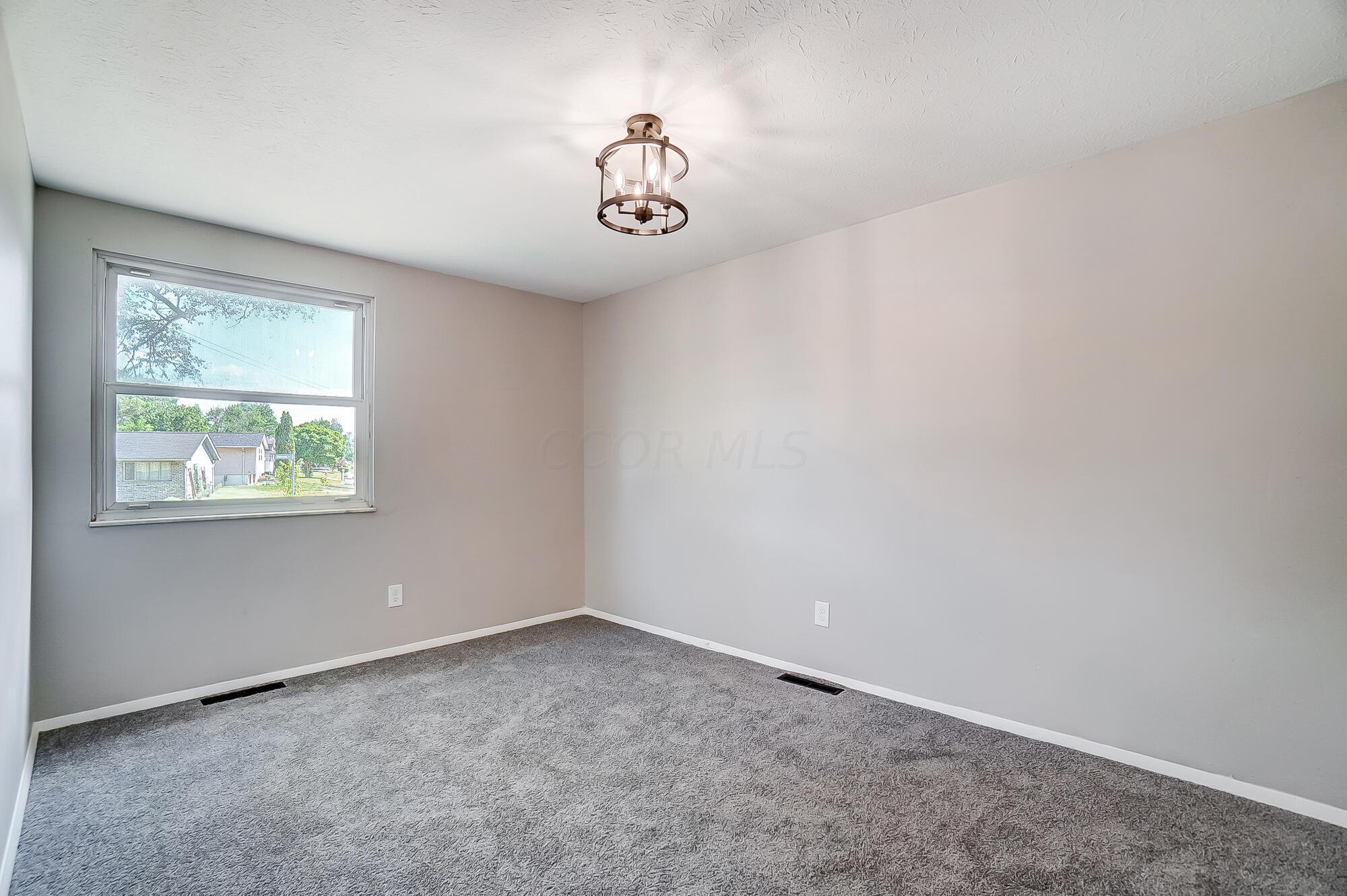 3382 Binbrook Road North Columbus, OH 43227 - Photo 21 of 40 027