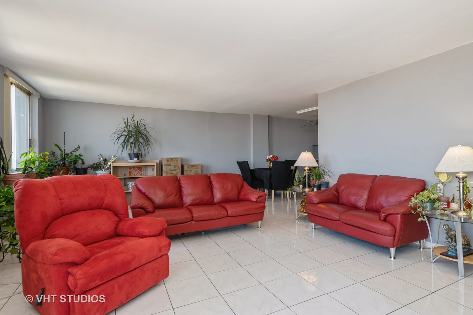 40 North Tower Road, Unit 14A Oak Brook, IL 60523 - Photo 4 of 18 a living room with furniture and a couch
