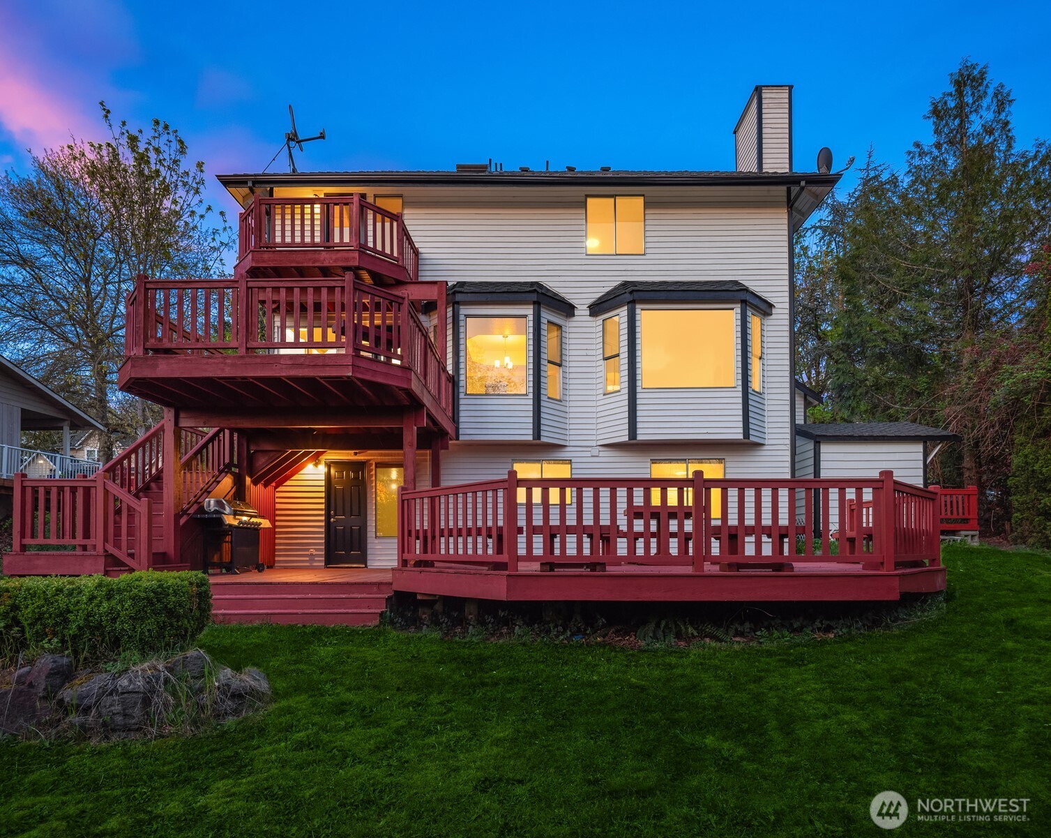 2805 Cedar Avenue South Renton, WA 98055 - Photo 40 of 40 a front view of a house with garden