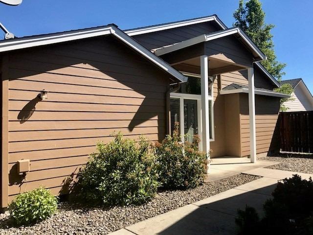 310 Live Oak Loop Central Point, OR 97502 - Photo 3 of 13 Additional Photo