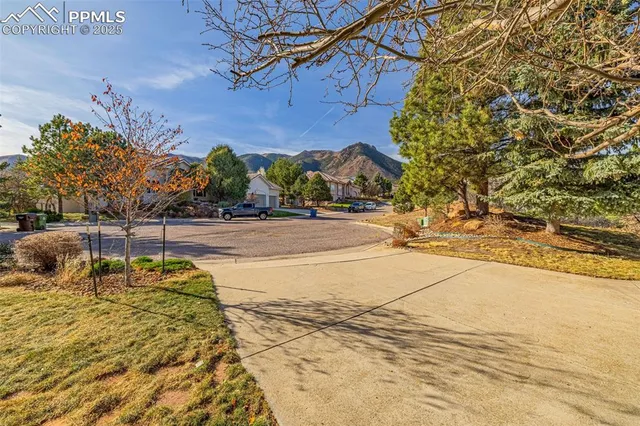 $1,000,000 | 8315 Bluffview Way, Colorado Springs, CO 80919