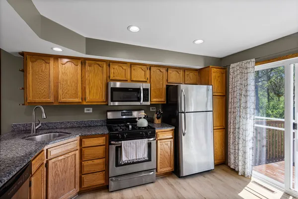 $285,000 | 8359 West Lincoln Highway, Frankfort, IL 60423