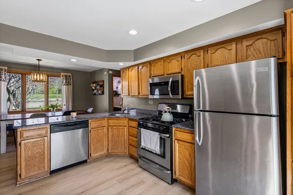 $285,000 | 8359 West Lincoln Highway, Frankfort, IL 60423