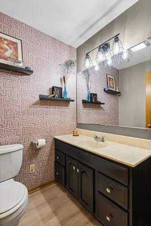 $285,000 | 8359 West Lincoln Highway, Frankfort, IL 60423