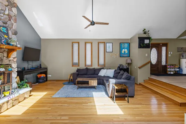 $285,000 | 8359 West Lincoln Highway, Frankfort, IL 60423