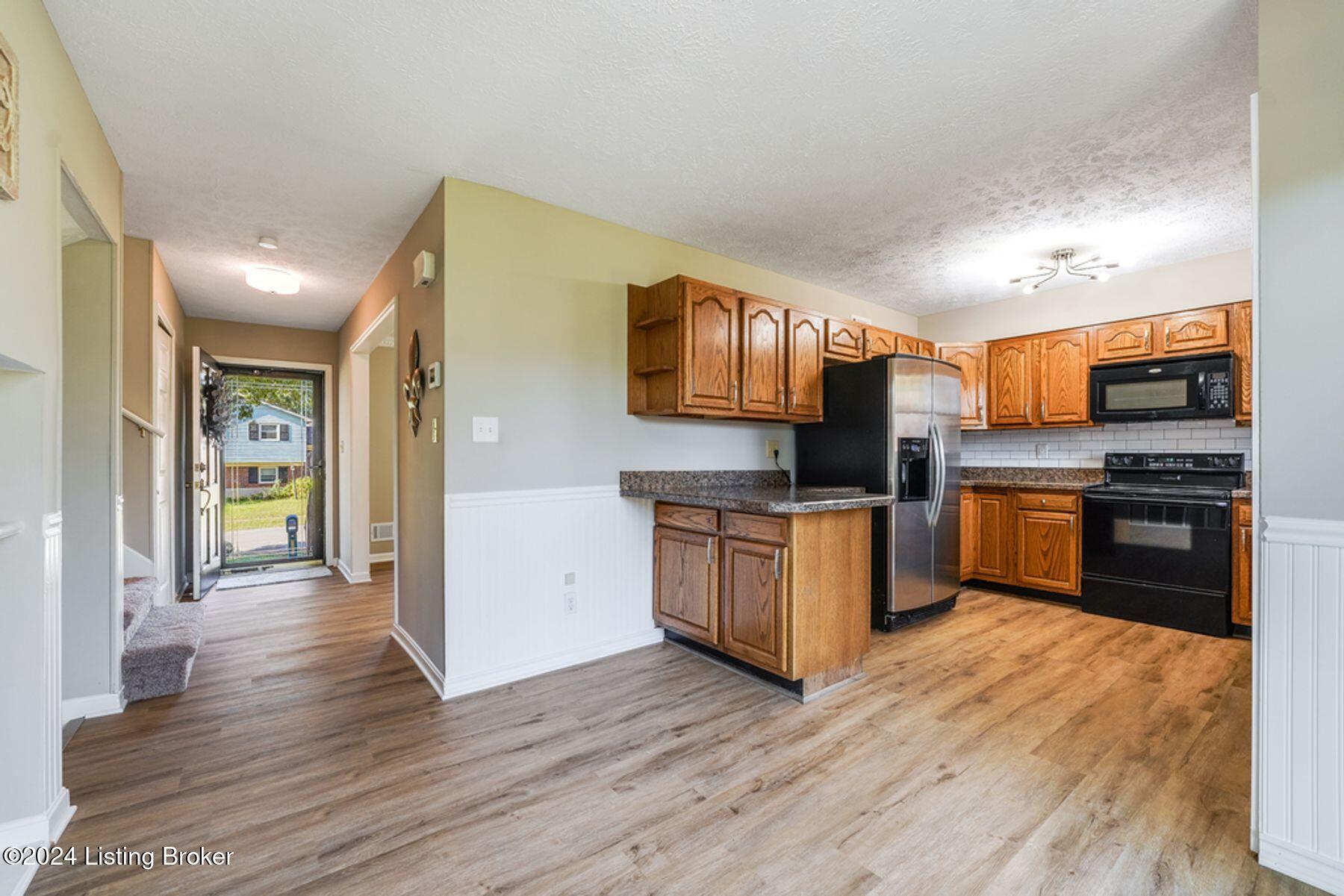 4511 Gaudet Road Jeffersontown, KY 40299 - Photo 12 of 47 Dining area and kitchen