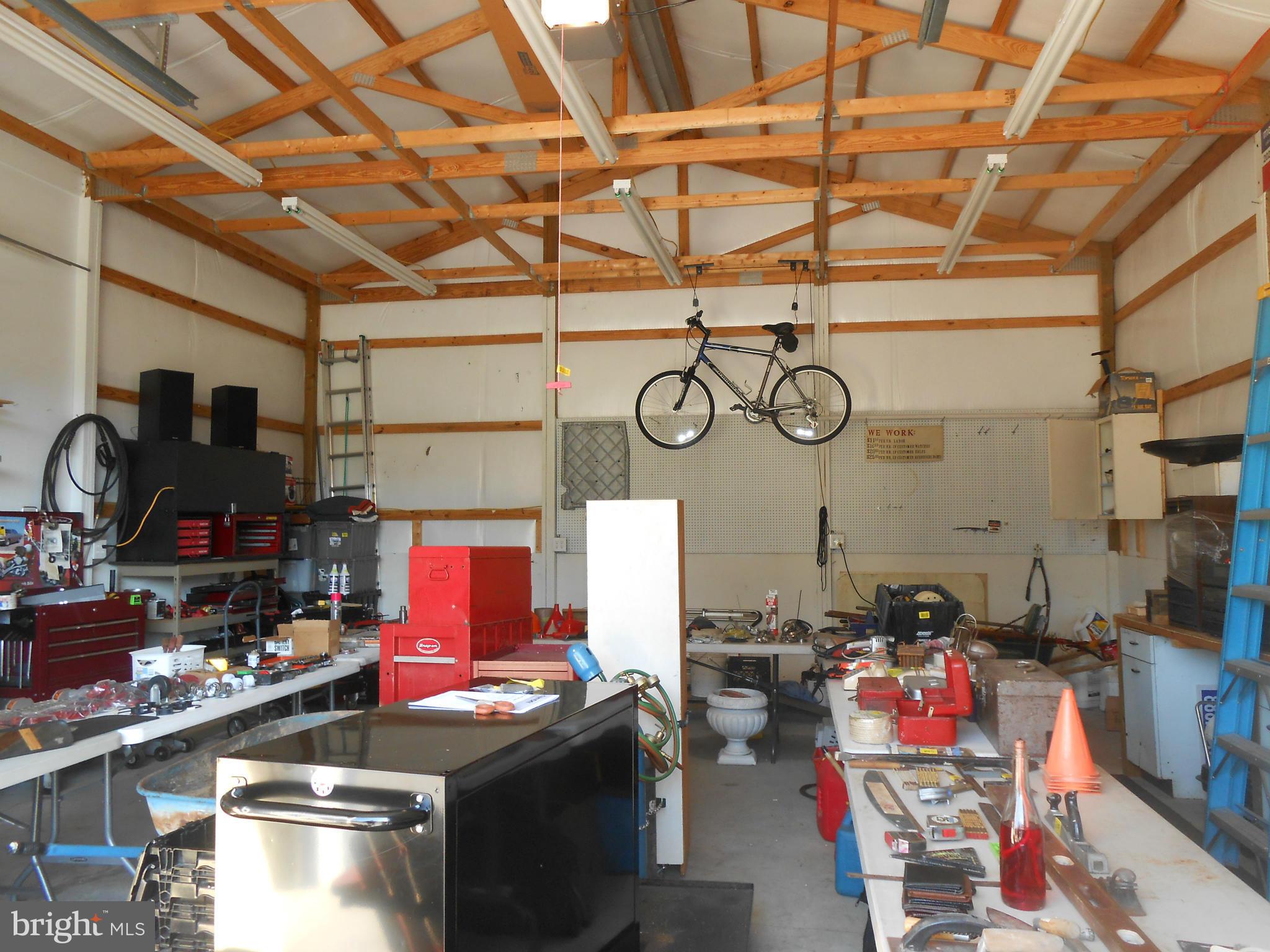Inside of 30x30 pole building- room for a lift