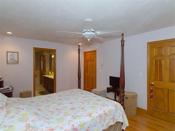 134 Virginia Road Waltham, MA 02453 - Photo 15 of 28 Gallery Image 15