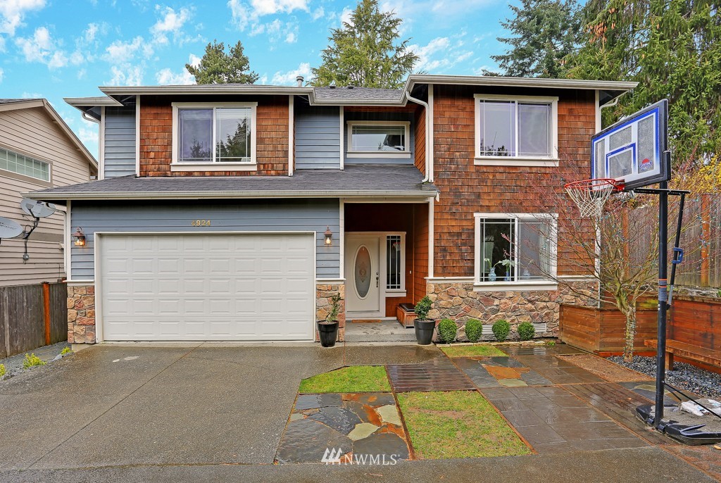 4924 Southwest Forney Street Seattle, WA 98116 - Photo 2 of 24 Gallery Image 2