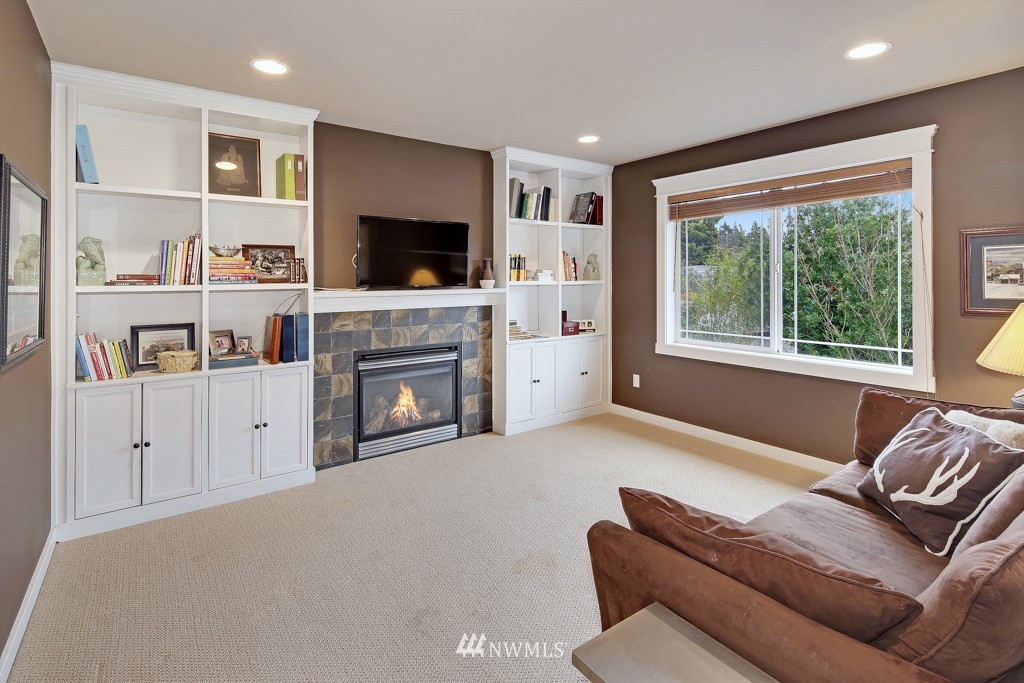 4924 Southwest Forney Street Seattle, WA 98116 - Photo 12 of 24 Gallery Image 12