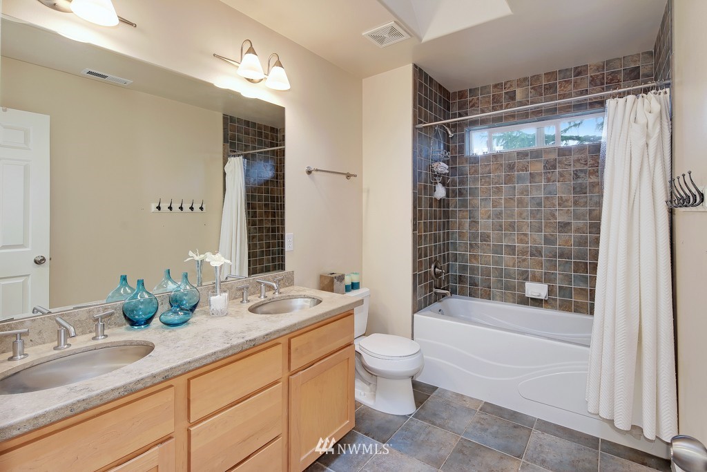 4924 Southwest Forney Street Seattle, WA 98116 - Photo 16 of 24 Gallery Image 16
