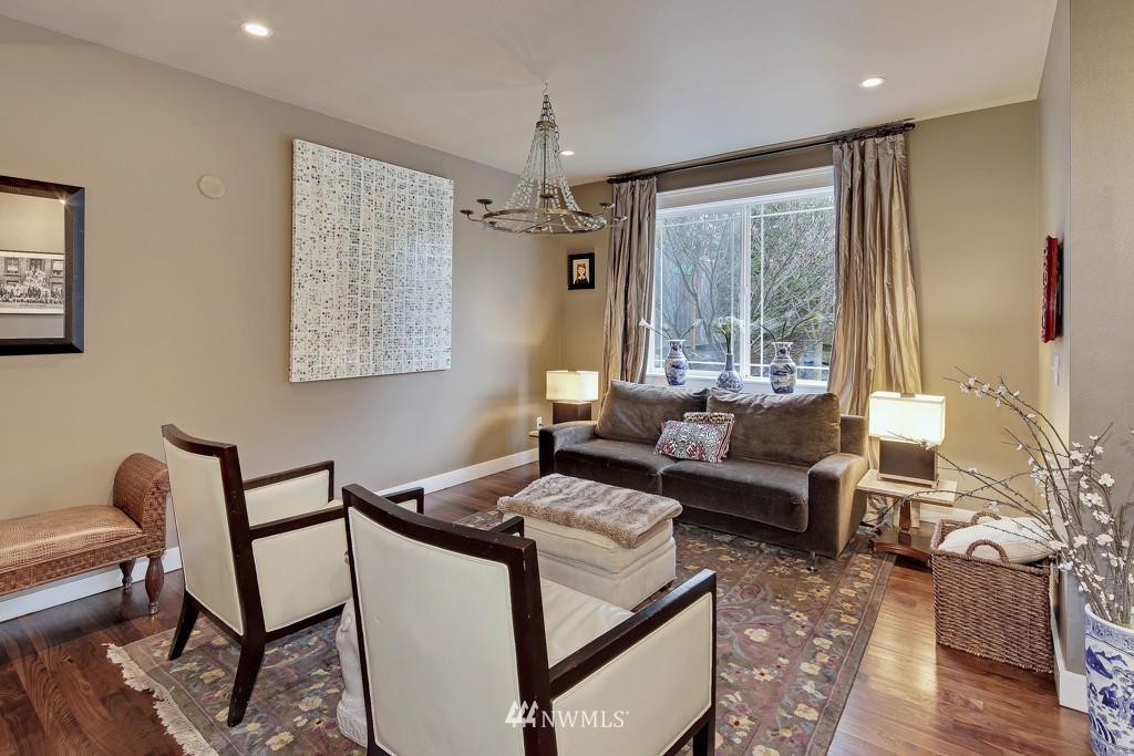4924 Southwest Forney Street Seattle, WA 98116 - Photo 3 of 24 Gallery Image 3