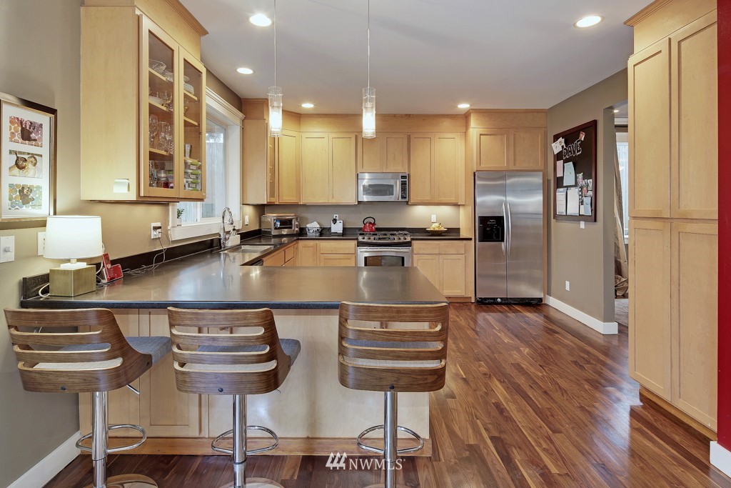 4924 Southwest Forney Street Seattle, WA 98116 - Photo 7 of 24 Gallery Image 7