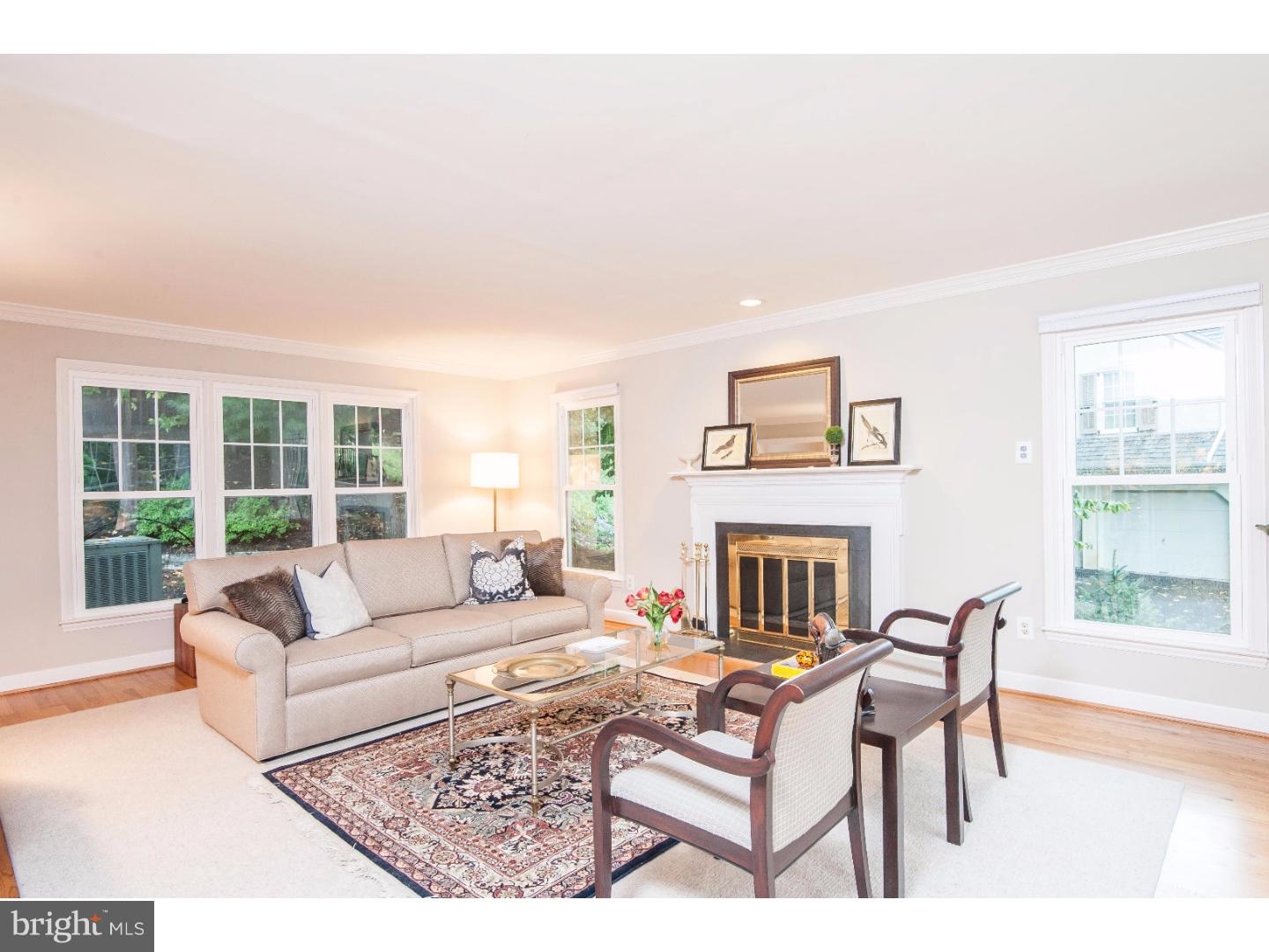 208 Ravenscliff Road Wayne, PA 19087 - Photo 5 of 25 Living Room