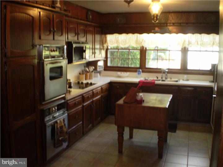 270 Old York Road Hamilton, NJ 08620 - Photo 3 of 9 Gallery Image 3