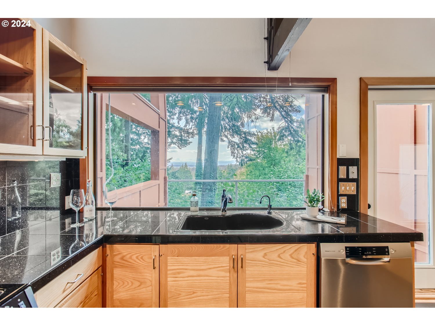 3831 Southwest Dosch Road Portland, OR 97239 - Photo 9 of 29 a view of a living room and window