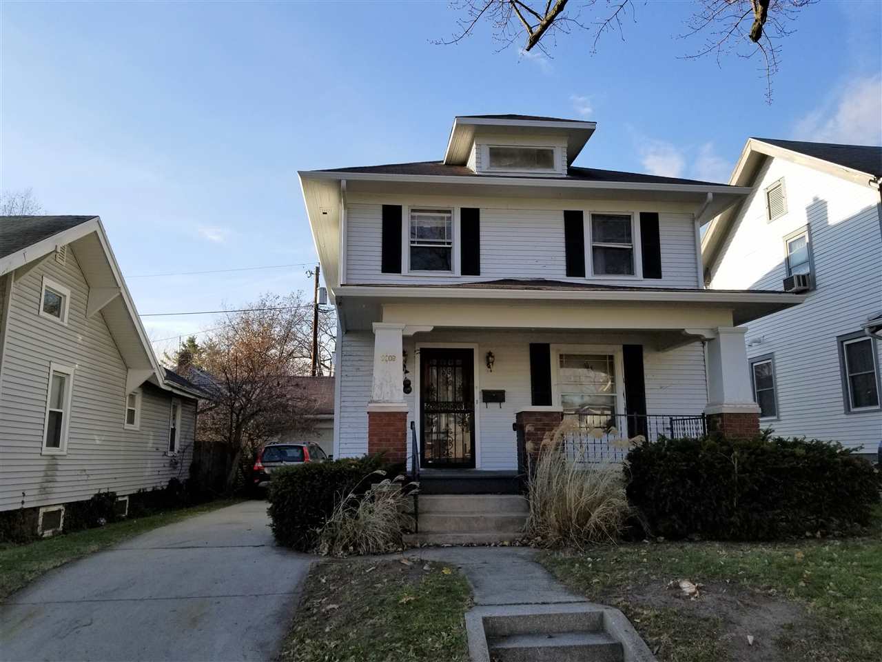 2309 Oakridge Road Fort Wayne, IN 46805 - Photo 1 of 12