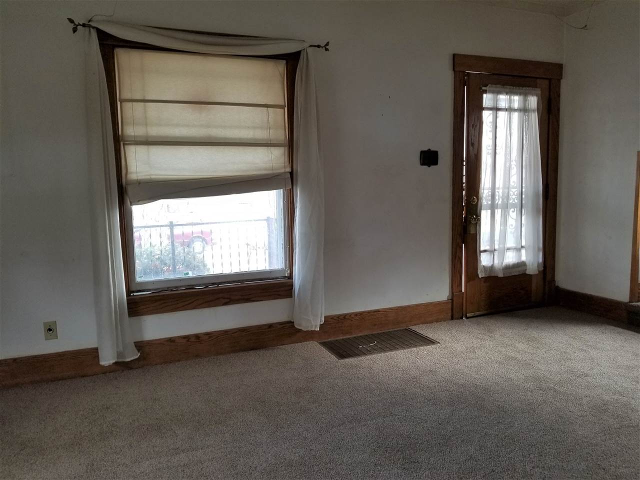 2309 Oakridge Road Fort Wayne, IN 46805 - Photo 3 of 12