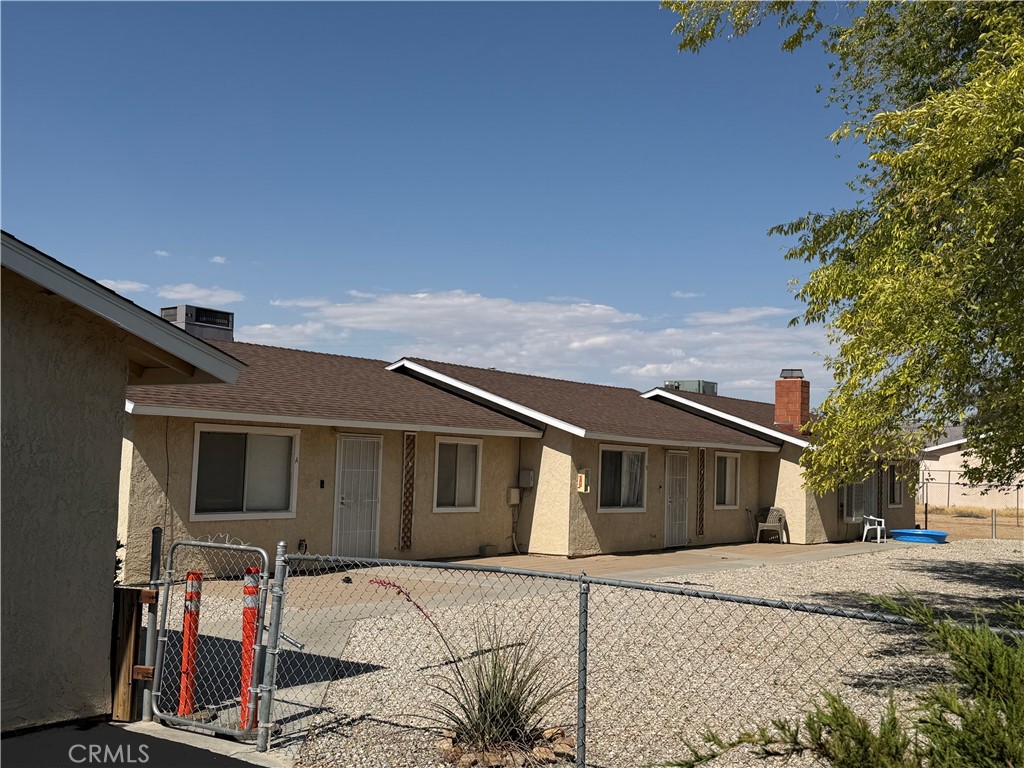 13269 Mohawk Road Apple Valley, CA 92308 - Photo 5 of 8 a front view of a house with a yard