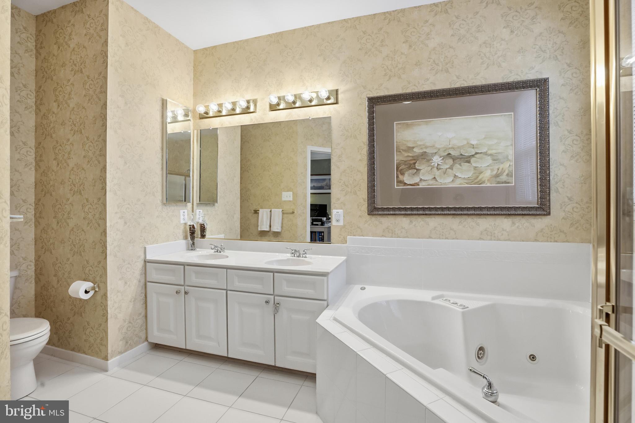 1612 Trawler Lane Annapolis, MD 21409 - Photo 14 of 48 a bathroom with a bathtub a sink and a toilet