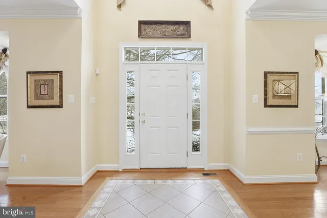 a view of a hallway with closet
