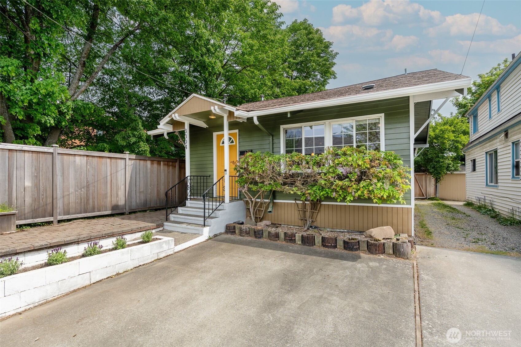 3304 23rd Avenue South Seattle, WA 98144 - Photo 2 of 40