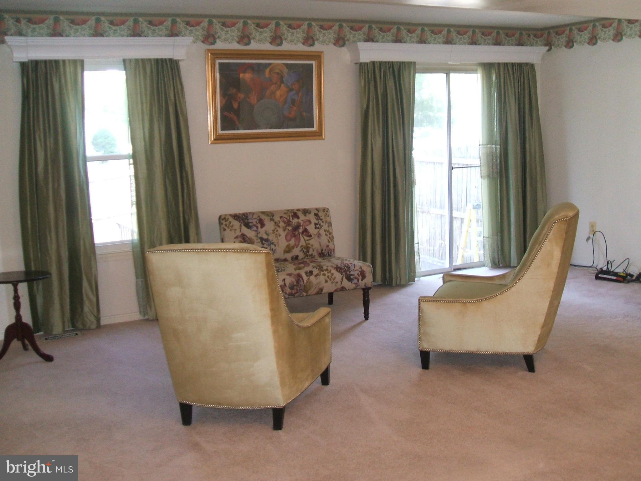 8586 Ritchboro Road District Heights, MD 20747 - Photo 6 of 24 Living Room