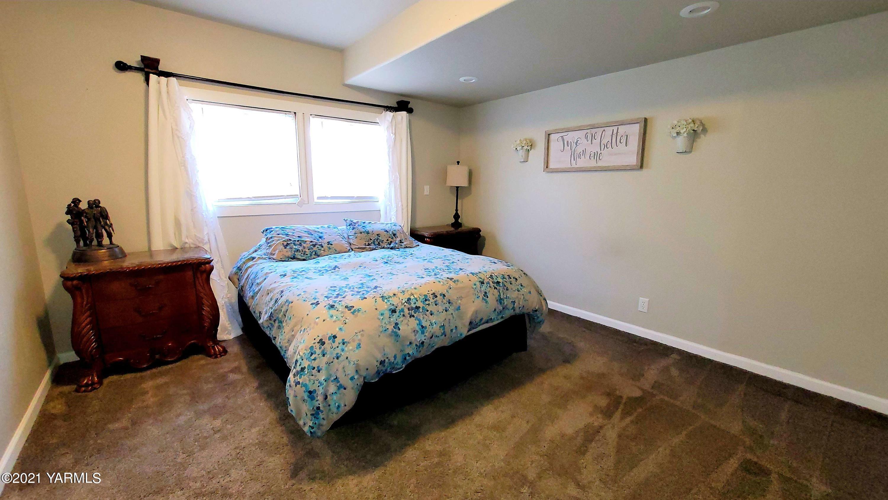 1141 Alexander Road Sunnyside, WA 98944 - Photo 13 of 16 a bedroom with a bed and window