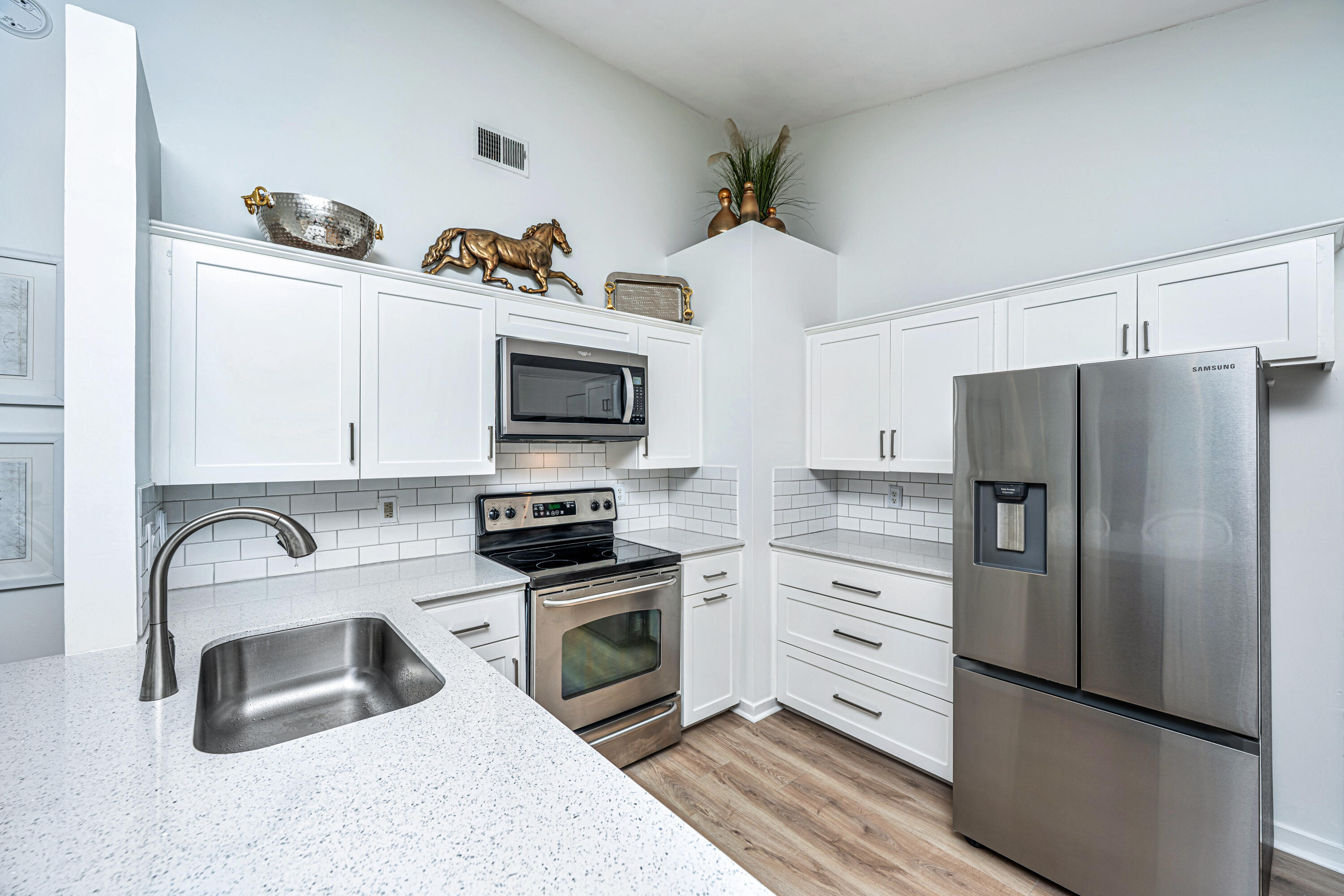 1382 West Point Drive Mount Pleasant, SC 29466 - Photo 12 of 40 Kitchen