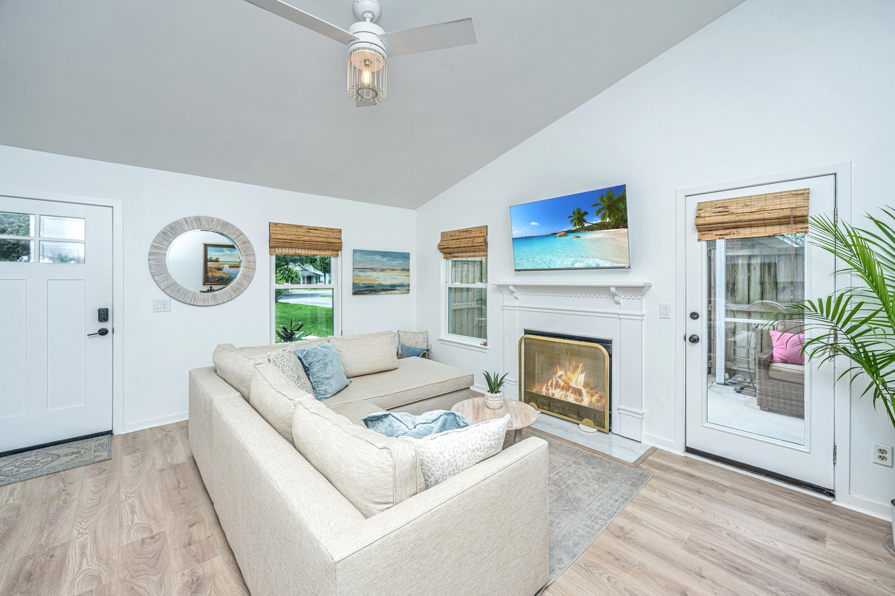 1382 West Point Drive Mount Pleasant, SC 29466 - Photo 5 of 40 Great Room