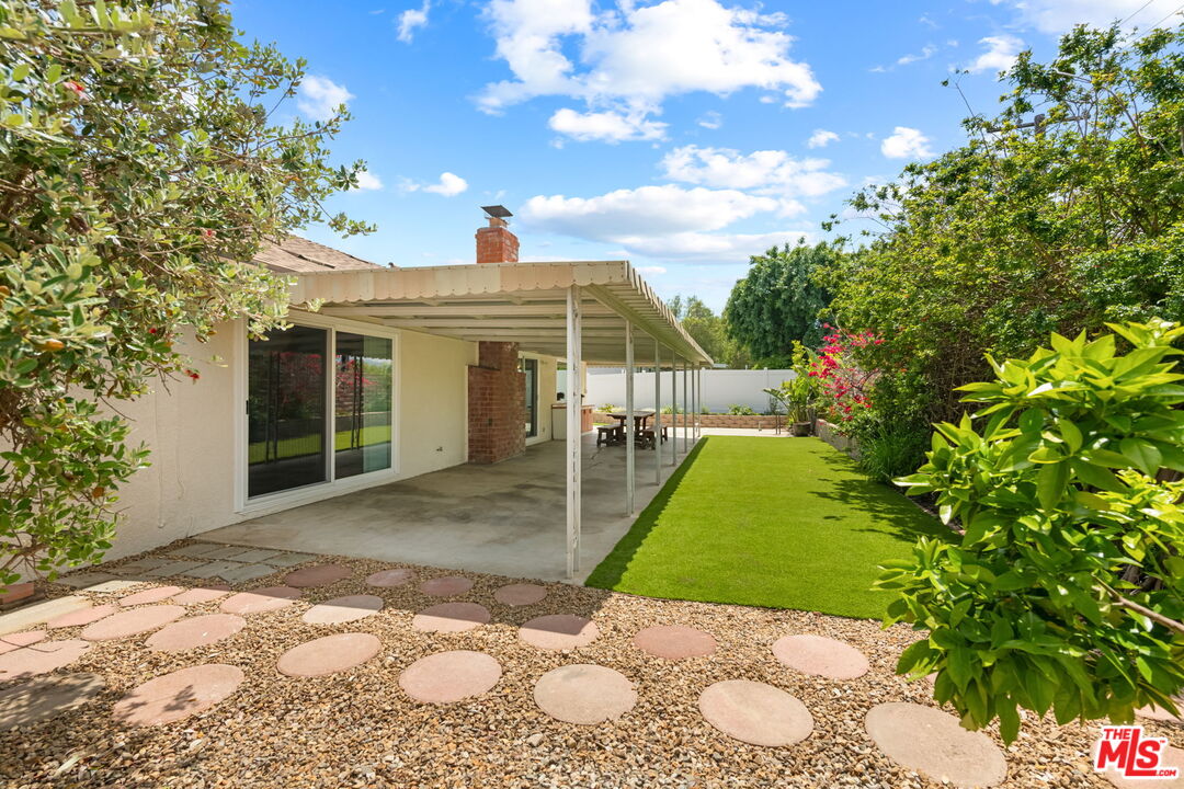1463 Morrow Circle Thousand Oaks, CA 91362 - Photo 22 of 25 a view of a back yard of the house