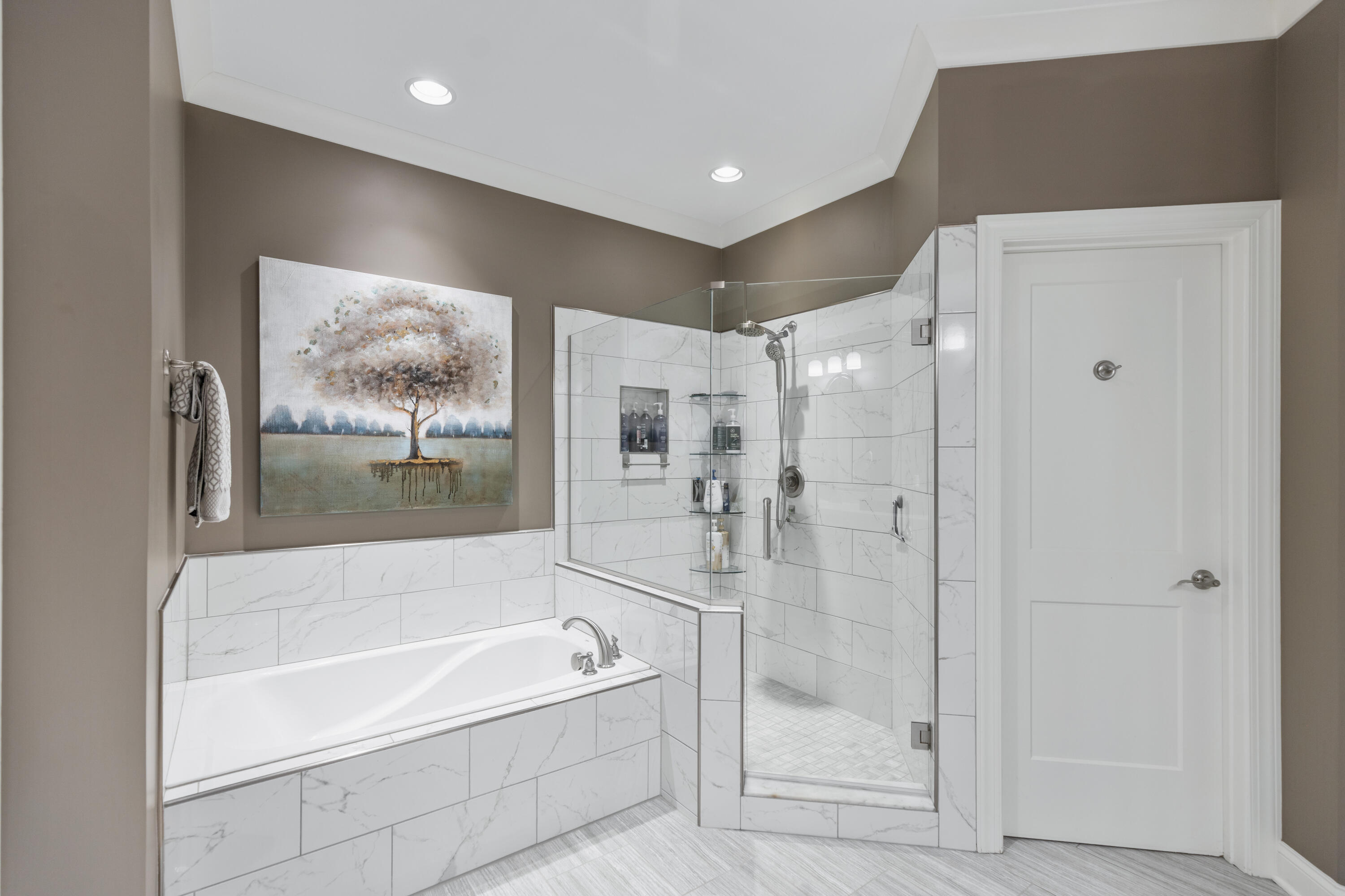 2352 Rivendell Lane Chattanooga, TN 37421 - Photo 28 of 49 Prmary-soaking tub& Shower