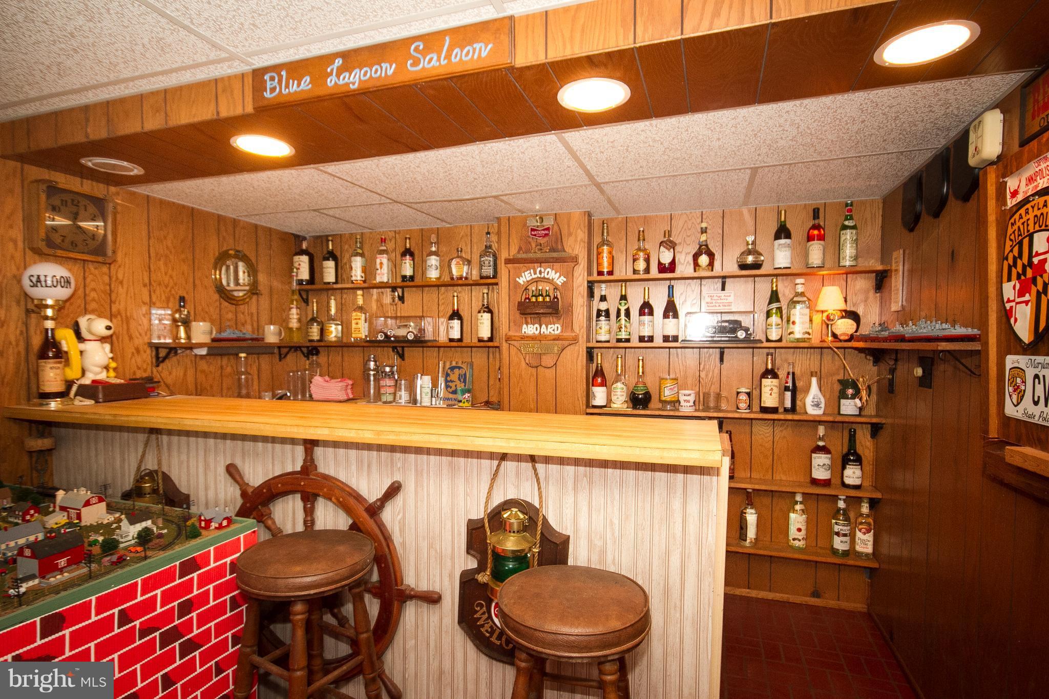 1211 Overbrook Road Baltimore, MD 21239 - Photo 22 of 29 Bar area