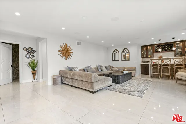 $3,190,000 | 2427 Flintridge Drive, Glendale, CA 91206