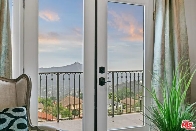 $3,190,000 | 2427 Flintridge Drive, Glendale, CA 91206