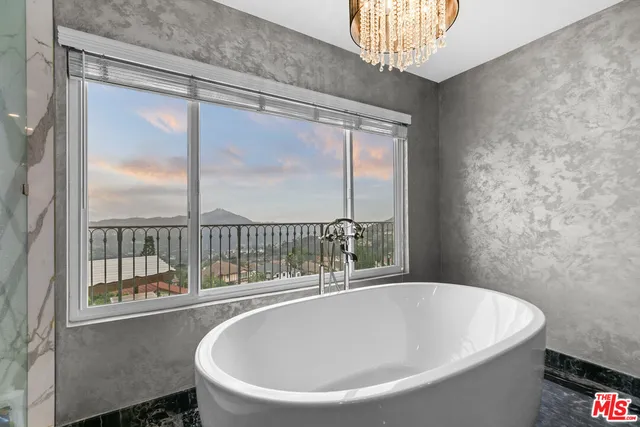 $3,190,000 | 2427 Flintridge Drive, Glendale, CA 91206