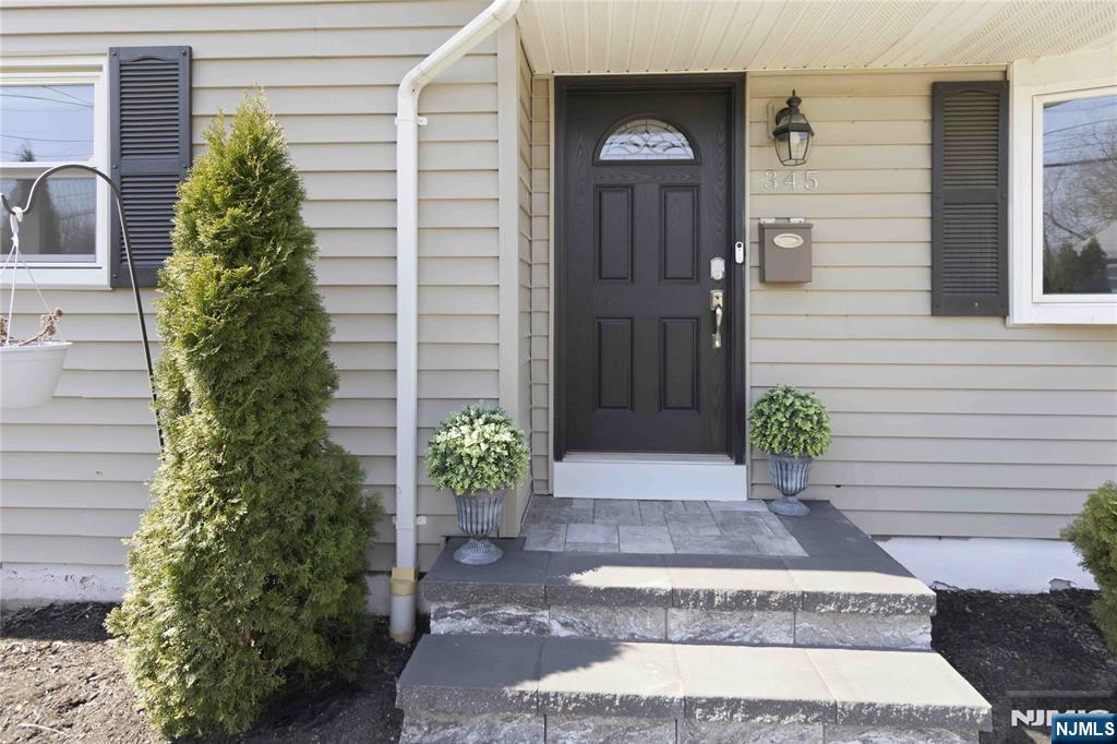 345 Saddle River Road Saddle Brook, NJ 07663 - Photo 4 of 36