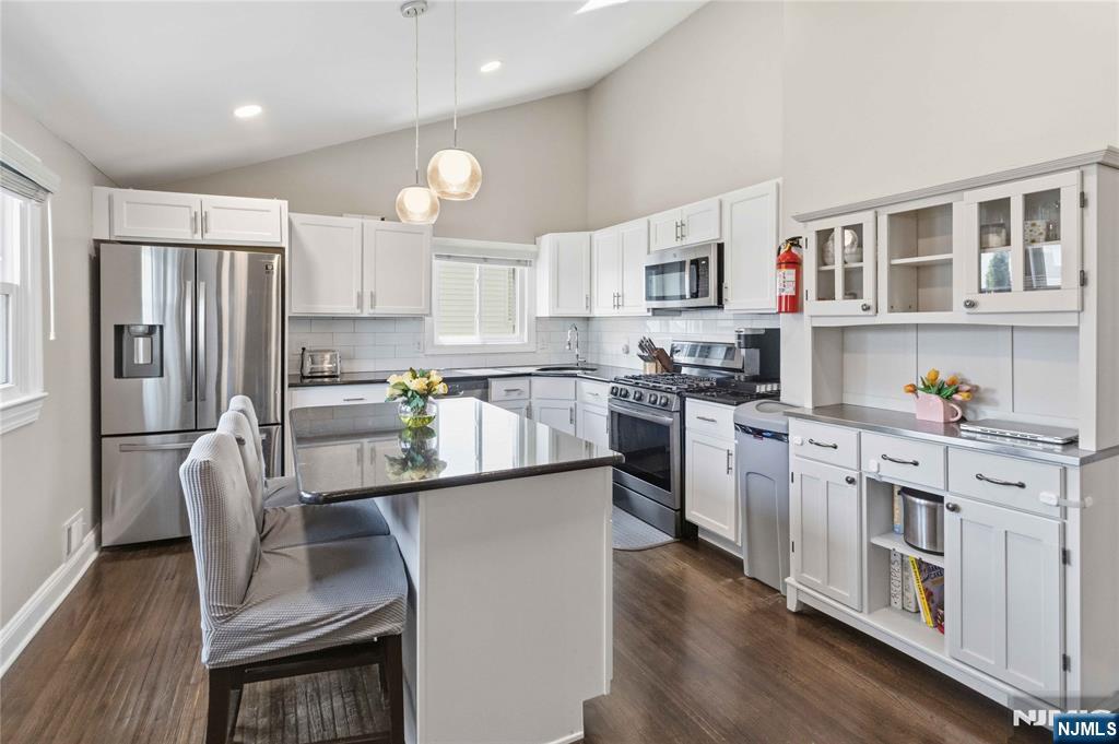 345 Saddle River Road Saddle Brook, NJ 07663 - Photo 6 of 36